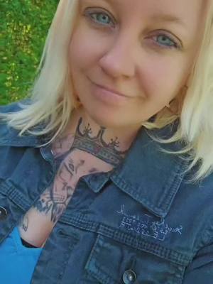 A post by @sunshinedini55 on TikTok caption: #SchönenAbend #DiniForYou #fy #funnyvideo #humorzone #fyy #foryou #crazy #life #TeamSchlaflos #the_elementz #nesboo😈 #blondie #blueeyes #Dini #Bj89 #ü30 #Herzmensch #ossipower♥️ #gestörtabergeil #followme #liebegehtraus #❤️ 