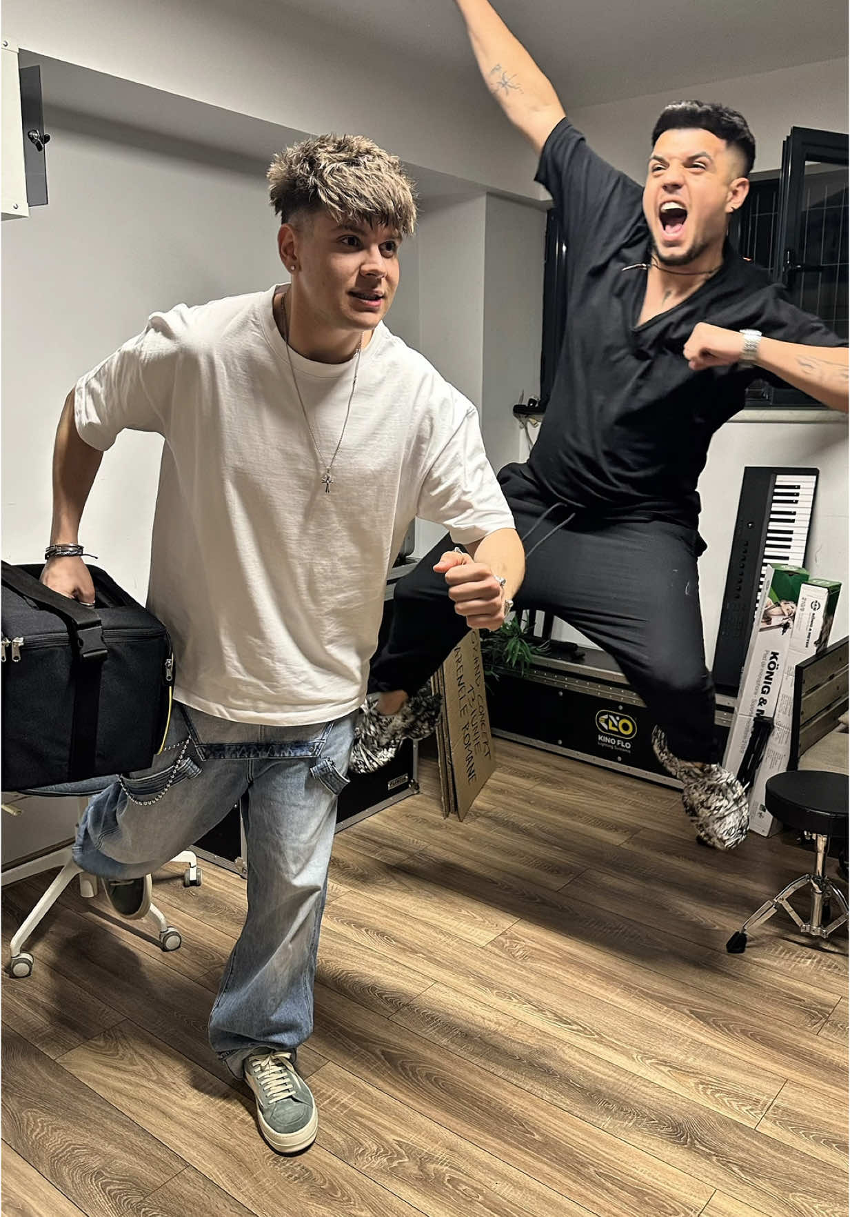 A post by @daviiidenko1 on TikTok caption: lejer cele mai cool  @B A B A S H A  ig: daviiidenko #fyp #xyz 