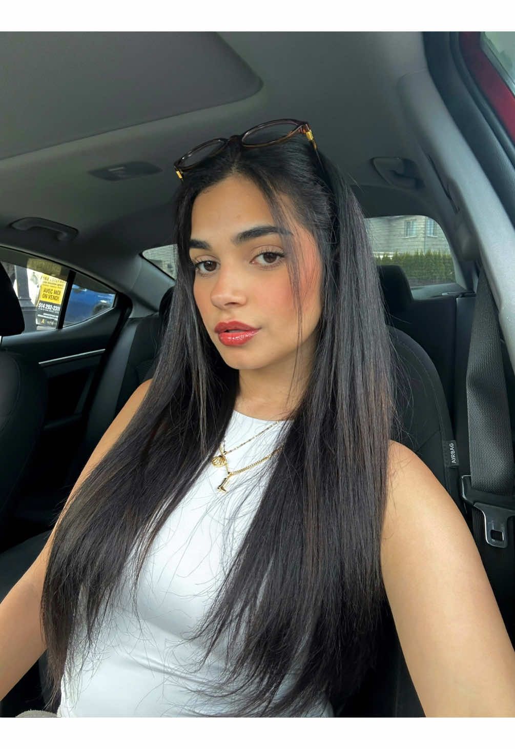 A post by @enya_jaime on TikTok caption: Un petit boost de confiance avec un refresh de couleur à la maison. Glow up signé @Jean Coutu x @L’Oréal Paris .  🖤💫 *pub