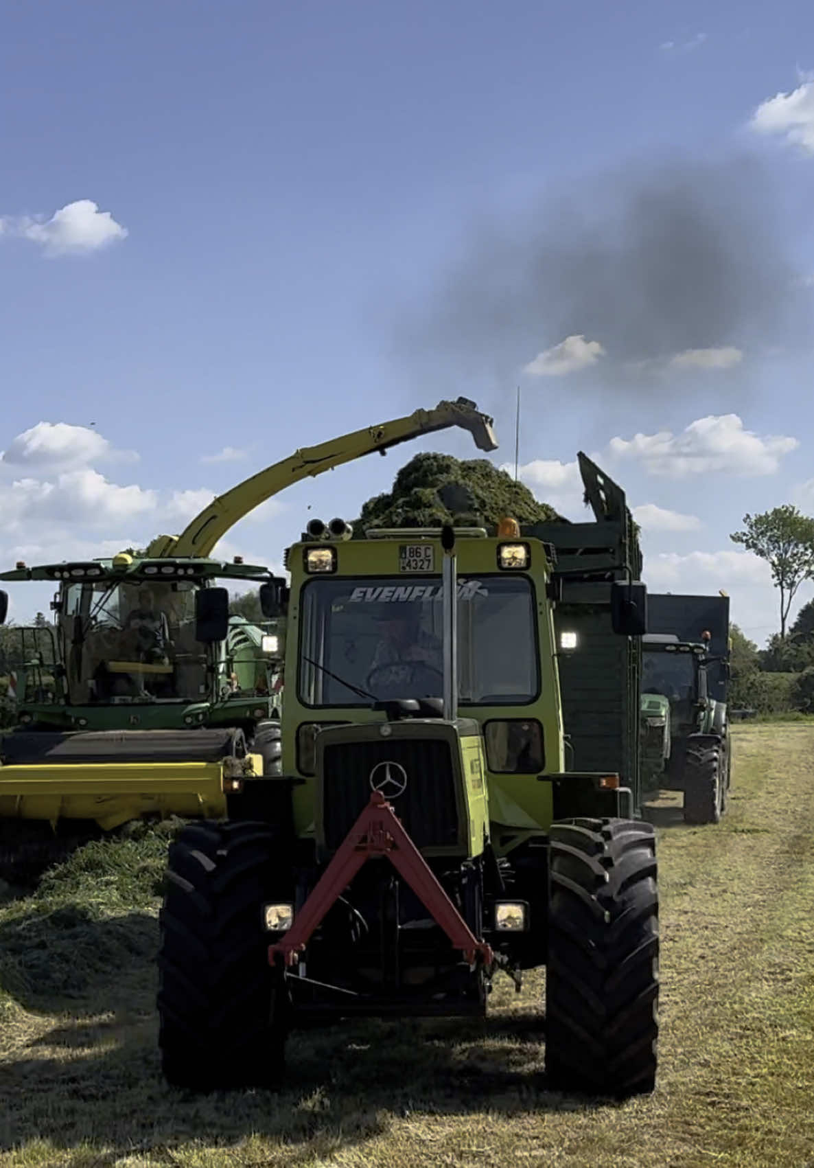 A post by @evenflow60 on TikTok caption: GRASS TUNES & HORSEPOWER #mbtrac #turbo #om352a #mercedes #classictractor #grass25 #music #fyp #evenflowtractors #evenflow 
