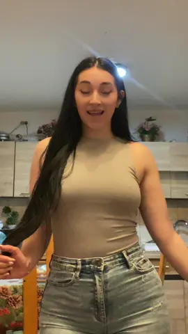 A post by @ana._maria.f on TikTok caption: 🫣🎀