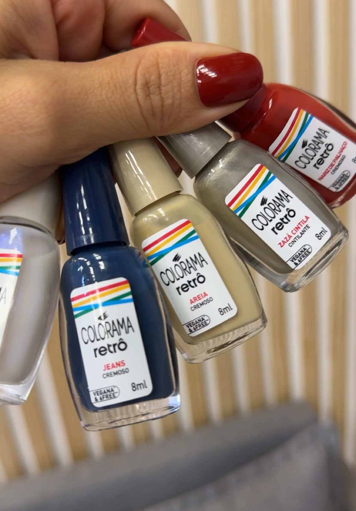 A post by @talitacardozo on TikTok caption: Não fique de fora e confira as regras dessa super novidade da @Esmalte Colorama 🌈  1.Grave um vídeo usando uma (ou mais) das cores da nova coleção Colorama Retrô. 2.Poste seu vídeo no feed do TikTok ou Instagram com a hashtag #ColoramaRetro e marque @esmaltecolorama. 3.Sua conta precisa estar aberta! Você pode conferir o regulamento completo nas redes da @esmaltecolorama. 4.Os conteúdos mais criativos serão selecionados para ganhar prêmios incríveis! 🎁 Premiação: 🥇 1º lugar: R$ 50 MIL + 1 Adidas Campus + 1 ano de esmaltes Colorama 🏅 Outros 29 selecionados ganharão um par de Adidas Campus #ColoramaRetro .publi