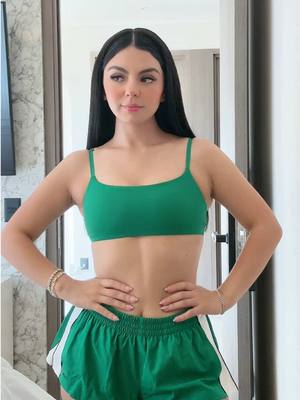 A post by @soymelissanavarro on TikTok caption: 👁️👄👁️