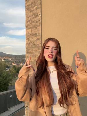 A post by @katteyes on TikTok caption: te vi con ella no puedes negarrrr 😔