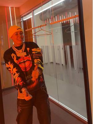 A post by @yaiseloficial on TikTok caption: #yaisellamelodia #yaisellm 