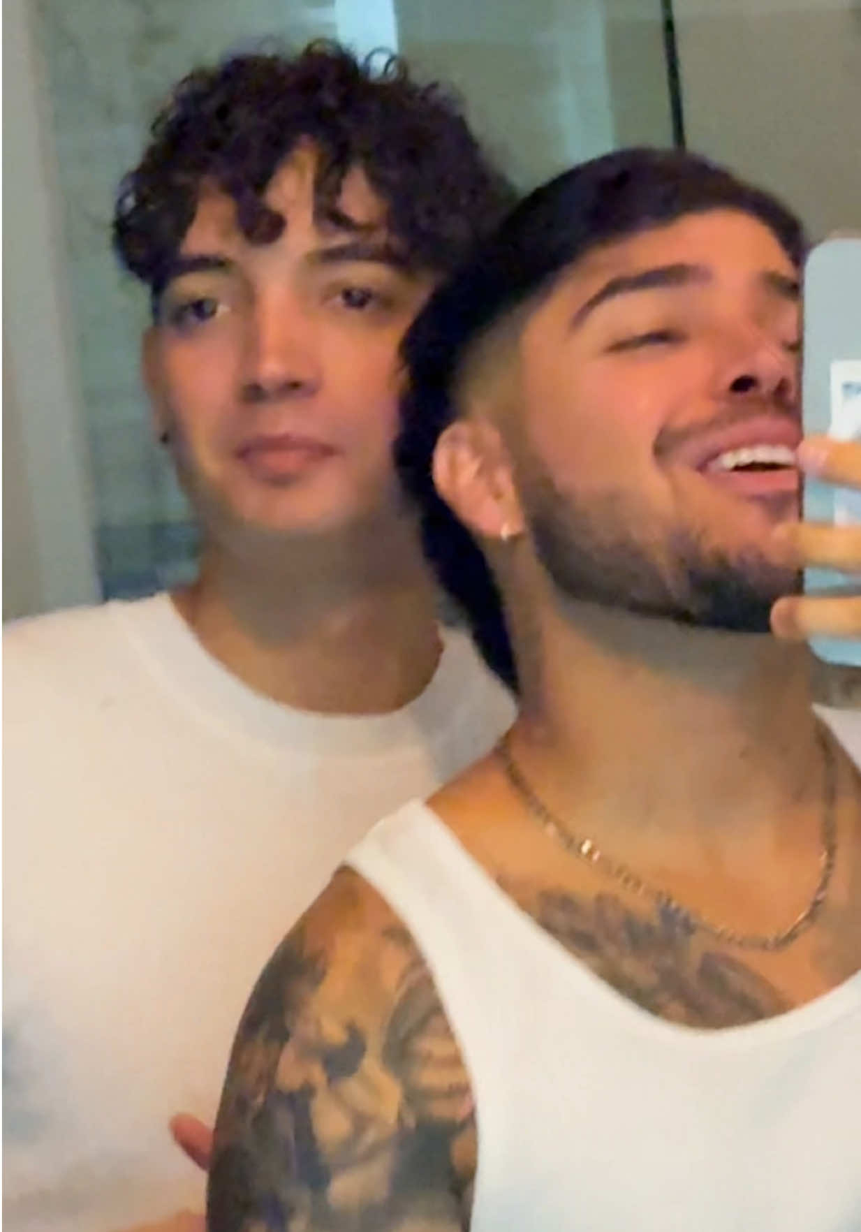 A post by @capitanyolotroll on TikTok caption: yo sé que te va a gustal @NANDO 