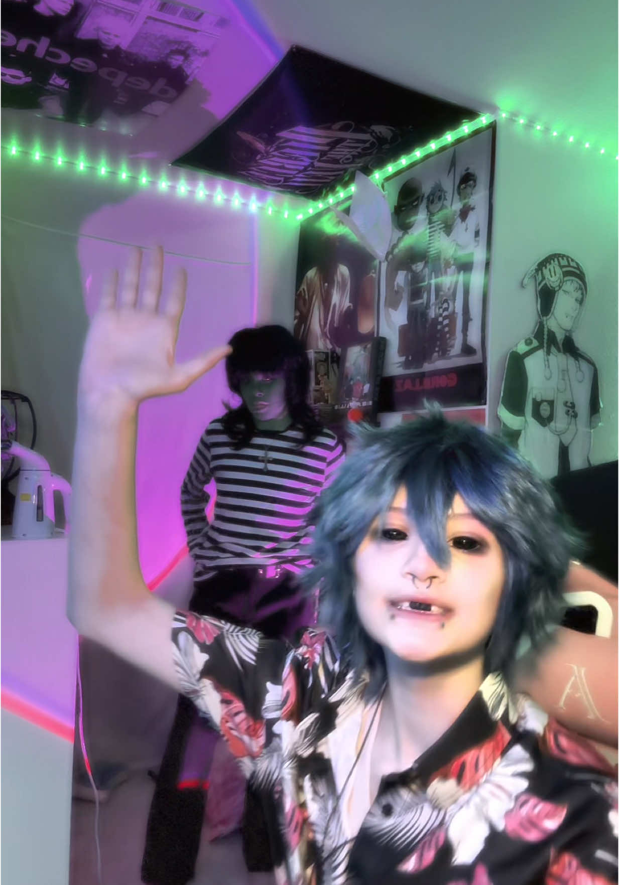 A post by @stupothead on TikTok caption: Haha Murdoc you’re fking my girlfriend! something something Paula Cracker // This was so comedically timed and unplanned guys me n Ollie telepathically synced @Ollie |-/ #cosplay #gorillaz #gorillazcosplay #2dgorillaz #gorillaz2d #2dgorillazcosplay #stuartpot #2dcosplay #murdoc #murdocniccals #murdocgorillaz #murdoccosplay #ifarted #paulacracker 