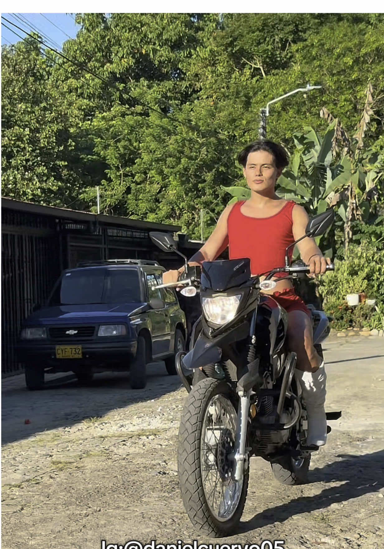 A post by @danielcuervo05 on TikTok caption: Cuando tu amiga compra moto (Parte 1) 