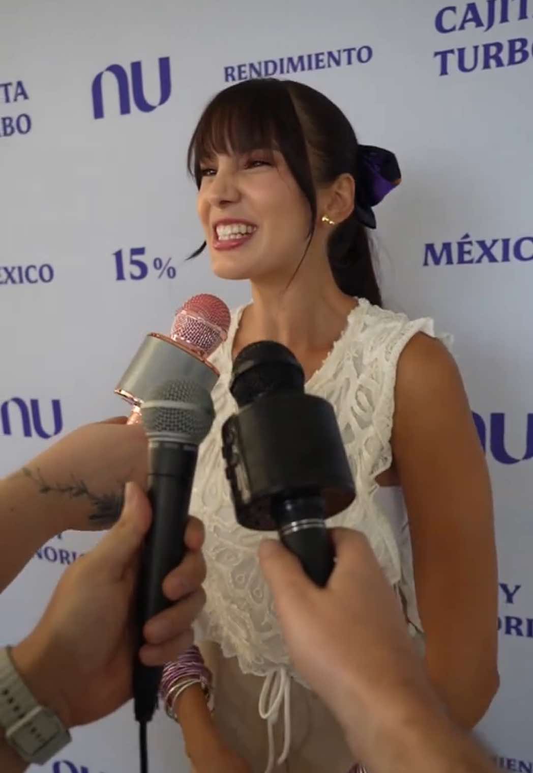 A post by @arianny.tenorio on TikTok caption: 15 min de fama y 15% de rendimiento anual en tu Cajita Turbo de Cuenta Nu de Débito. 🎤📈 @Nu México #publicidad