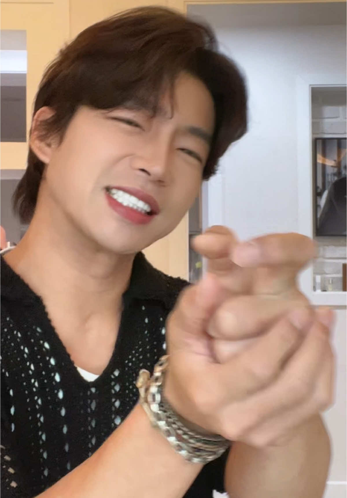 A post by @shinsama422 on TikTok caption: 탕탕탕 🔫🔫🔫