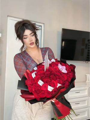 A post by @montpantoja on TikTok caption: QUEDE TIESA CON LA SORORESA EN MEDIO DEL GRWM 🥹💋 