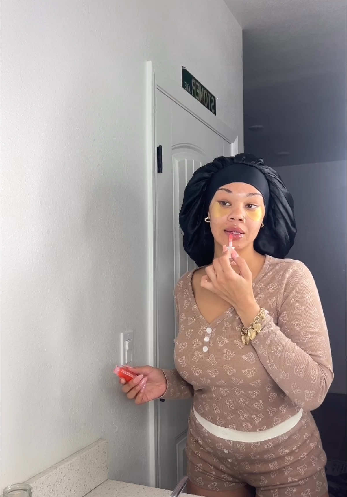 A post by @tijerarayemua on TikTok caption: Unwind with me.😌✨ - #unwind #relax #SkinCare #skincareroutine #nighttimeroutine #nightroutine #bedtimeroutine #cozyvibes #cleangirlaesthetic #gurwm #getunreadywithme #koreanskincare #fyp 