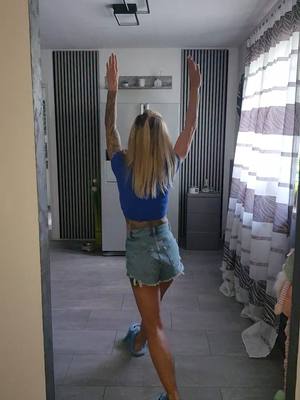 A post by @mrs_lady_smiths on TikTok caption: ..ich sehe Alles,keine Sorge 😜 (insta,FB:mrs_lady_smiths) #sweat #feelinggood #fyp #crazy #justme #einfachich #foryouu #goodvibes #foryoupage❤️❤️ #banger #gutelaune 