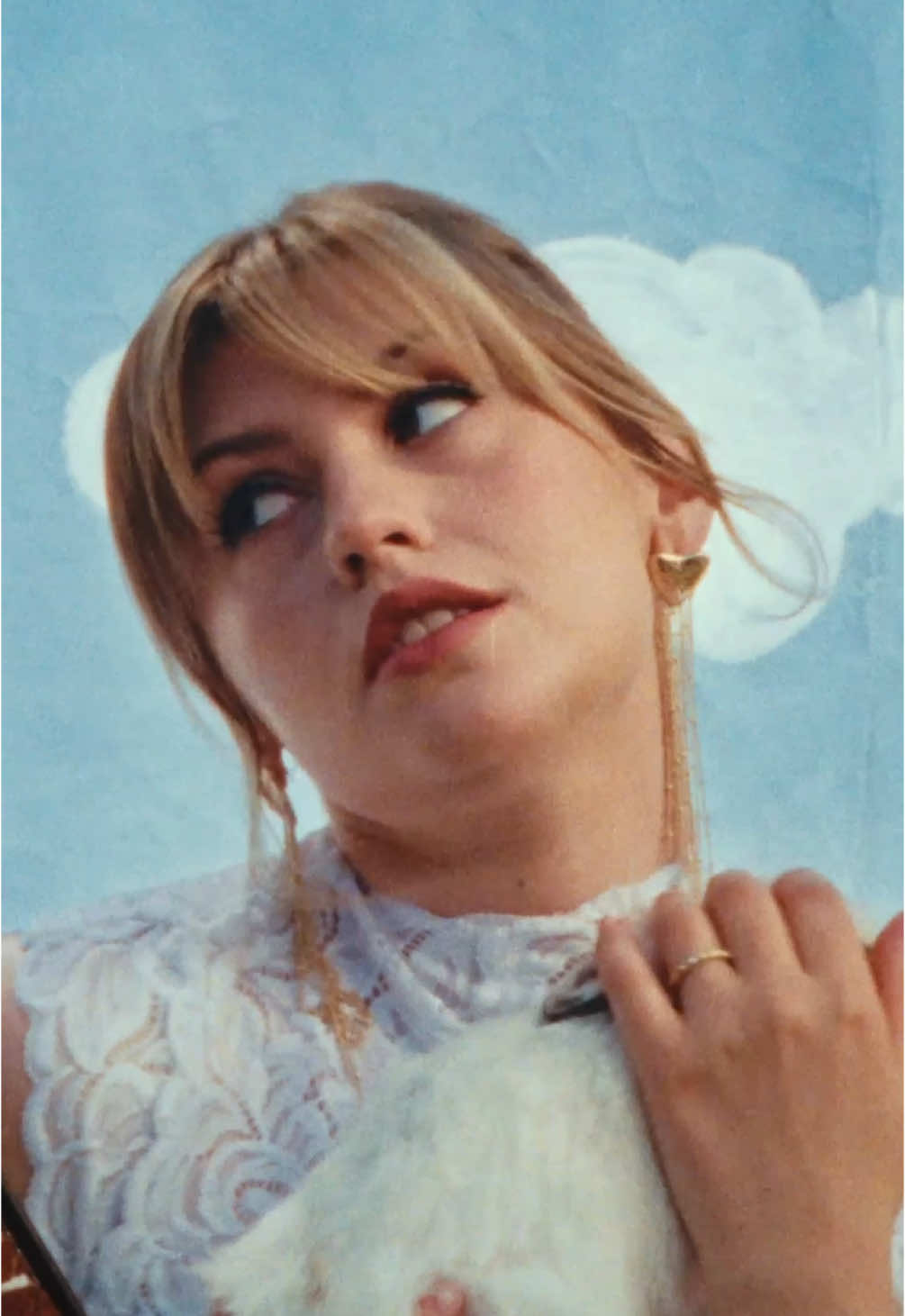 A post by @marinedmusique on TikTok caption: Mon nouveau single Cœur maladroit est disponible!! Avec le clip sur YouTube 🥹 J’espère que vous l’aimerez et le porterez loin, merci à tous 🫀🩹 #tiktokmusic #newmusic 