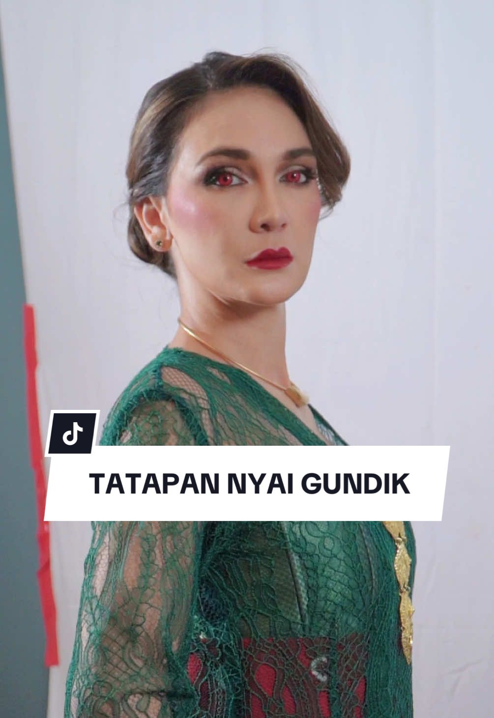 A post by @lunamaya on TikTok caption: Kuat ga sama kalo ditatap sama Nyai #Gundik kayak gini? 👀🫣 Siapa yang udah ketemu nyai di bioskop? ☝️ #FilmGundik #BTSNyaiGundik #RoleEntertainment