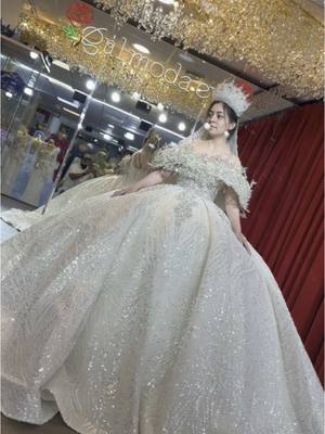 A post by @gulmodaevi on TikTok caption: 🌹Gul Moda Evi🌹  Gelinimize Özel dikim 🤎