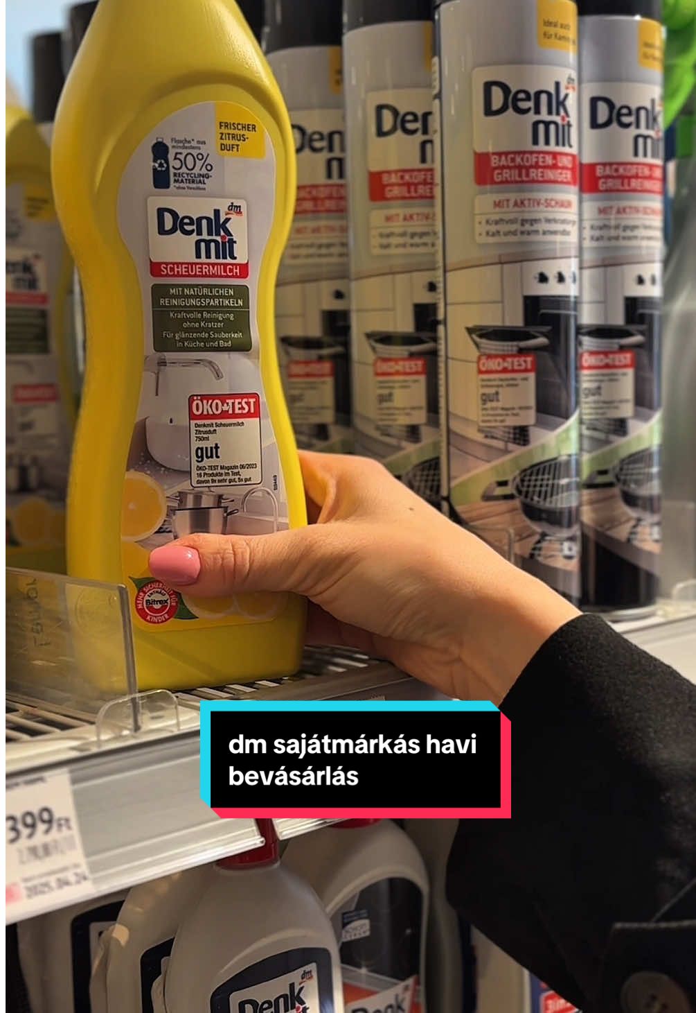 A post by @petrikcsenge on TikTok caption: Mi az a termék/termékek, amikre Ti esküsztök és nem vennétek meg a “márkás” verzióját? Ti hasonlítottátok már össze az árakat? @dm_magyarorszag #dmmagyarorszag #dmbenvasarolok #nekedbe #foryouba #petrikcsenge 