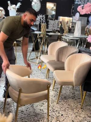 A post by @deko_moebel_kronleuchter on TikTok caption: #chestercouch #schlaffunktioncouch #orientalpalaceofficial♥️ #samstagsale #orientalpalaceessen♥️ #moebel #muschelstühle #bestenpreise #mega #polster #edelstahl #höchstequalität 