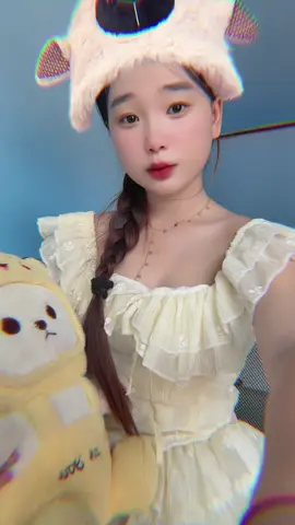 A post by @pajntsais97 on TikTok caption: #creatorsearchinsights #pajntsais #เทรนด์วันนี้ #hmooblaos🇱🇦🇱🇦 #hmoobtiktok #ຟິດດດດ✨ 