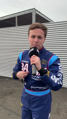 A post by @bankzitters on TikTok caption: Dit zijn wij voor de 24U kart race 😂💪🏼 #LetsGo #bankzitters
