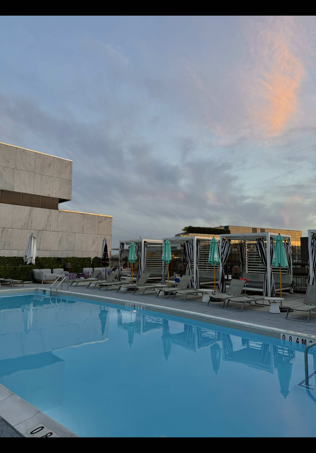 A post by @morgsvstheworld on TikTok caption: 🛌 Washington DC: Hotel Rec - @YOTEL 🛌 📍NW, DC This is your sign to stay at a high-tech hotel! Yotel put the emphasis on modern day technology with their unique locations. They’re spread out all over the world and truly create a special environment for their guests! The DC location is even more lucky to have Deck 11 and Art & Soul 💖 Deck 11 offers the best rooftop vibes with a pool, fire pits, cabana rentals & bar while Art & Soul provides tasty food for you to endulge✨ Book the Me Day package at YOTEL Washington DC for the ultimate staycation, including a free drink, room upgrade, late check-out and more! #washingtondc #visitdc #washingtondchotels #dchotels #dcstaycation #yotel #dcrooftopbars #dcrooftops 