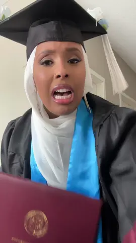 A post by @idilmilyuun on TikTok caption: 🇸🇴 excellence 🎓
