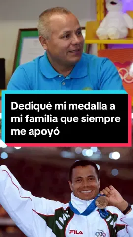 A post by @com_mexico on TikTok caption: El medallista olímpico de los @Juegos Olímpicos de Sidney 2000 dedicó su medalla a su familia. 