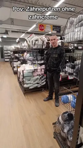 A post by @ on TikTok caption: #follower #MaestriDelPov #funny #atv #freundeskreis #lustig #trend #f #follovers #fypシ゚viral🖤tiktok #fypviralシ #fypシ #viral #comedy #followers➕ #fypシ゚viralシfypシ゚viralシalシ #following #community #fbreelsfypシ゚viral #fypシ゚viralシ @🎬DANIEL KOMMT VORBEI!!! 🎥🎥 @📺🎥DANIEL🎥📺 @TikTok @Facebook 