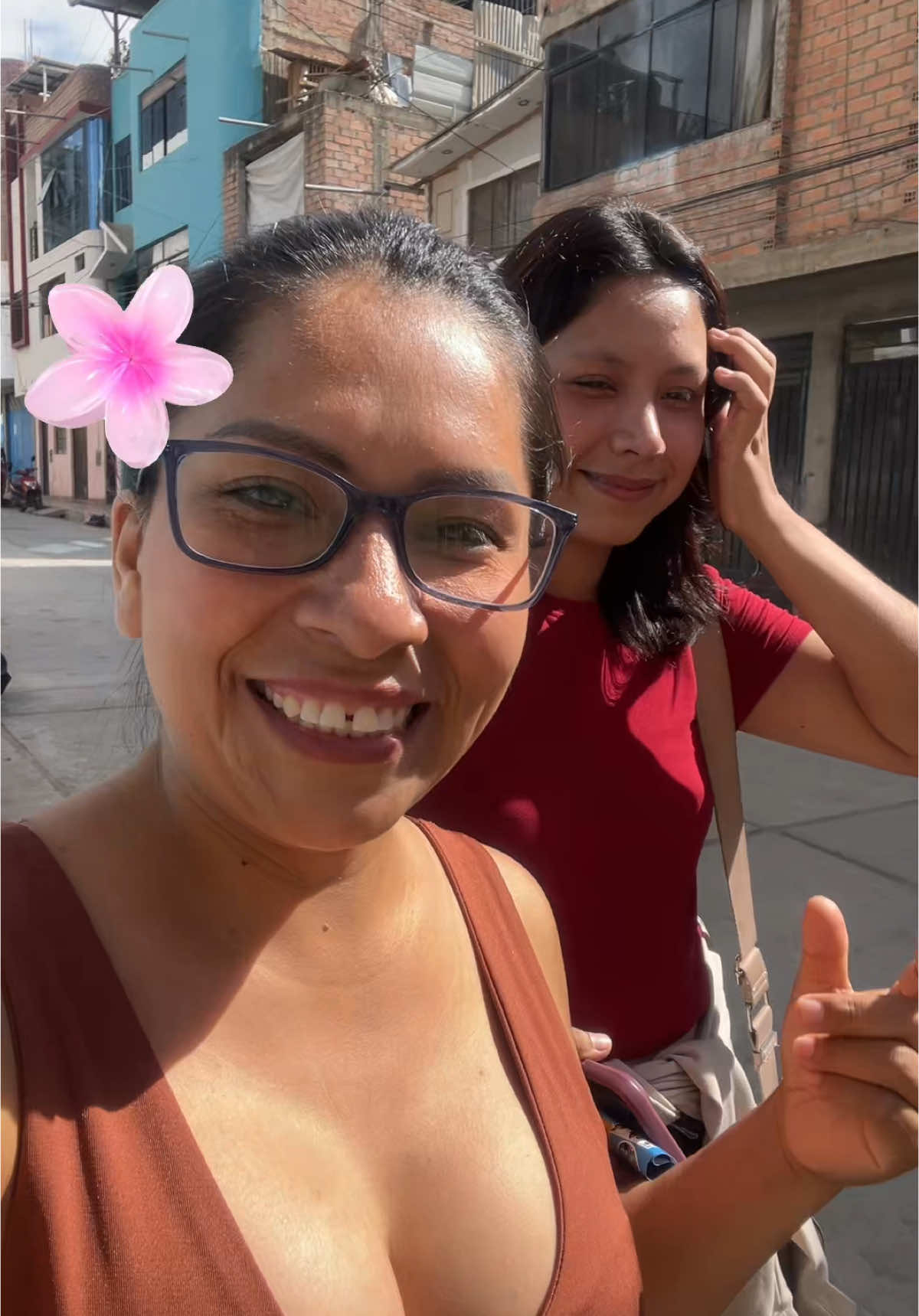 A post by @lispadilla6 on TikTok caption: Andando perdidas con mi hija @Jenny 