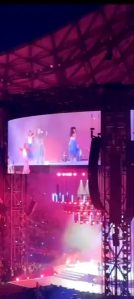 A post by @mydjack on TikTok caption: Jul est en concert au Vélodrome de Marseille et on reprend Ma Jolie . Ambiance de folie. #CapCut #jul #fyp #concert #velodrome #bandeorganisé 