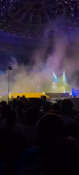 A post by @mydjack on TikTok caption: Jul fait une déclaration d'amour à sa team et tu n'es pas prêt. Un concert de Jul au Vélodrome. #jul #fyp #concert #velodrome #bandeorganisé #marseille 