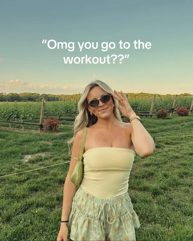 A post by @nikitalee_ on TikTok caption: Prob my fav trend rn #trending 