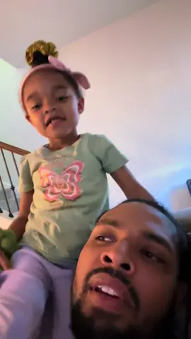 A post by @bandhunta_izzy on TikTok caption: She said dont tell her mommy yall ! 😭😭
