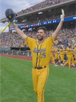 A post by @thesavbananas on TikTok caption: You didn’t think we’d come to Kansas City without @Kansas City Royals royalty, Eric Hosmer… did you?? 😉 #savannahbananas #royals #mlb #baseball #erichosmer #kansascity 