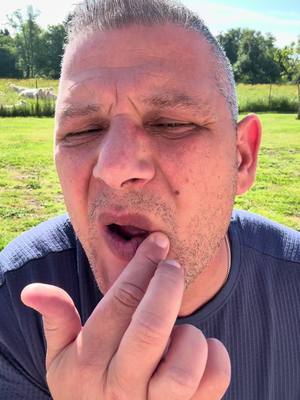 A post by @lvprvention on TikTok caption: Lèvres sèches ? Perlèche ? 😣 STOP aux baumes inefficaces ! Découvrez dans cette vidéo mon coup de cœur : un baume à lèvres 100 % naturel qui fonctionne VRAIMENT ! 🌿💋 Fini les arnaques, testez-le et dites adieu aux lèvres gercées ! #BeautéNaturelle #BaumeALèvres #AstuceBeauté #LèvresParfaites