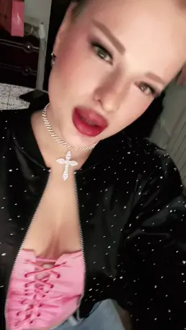 A post by @karina_barbie__ on TikTok caption: ❤️#рекомендации 