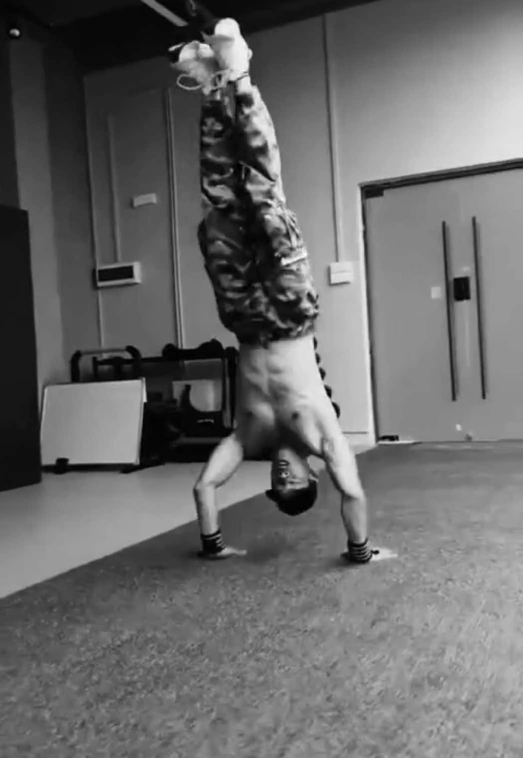 A post by @sipanzro on TikTok caption: #calisthenics #gym #sport #Fitness #Training #رياضة #لياقة #كمال_الاجسام 