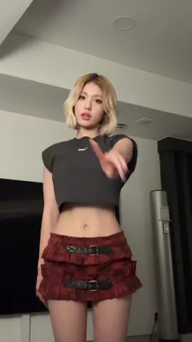 A post by @somi_official_ on TikTok caption: 킹