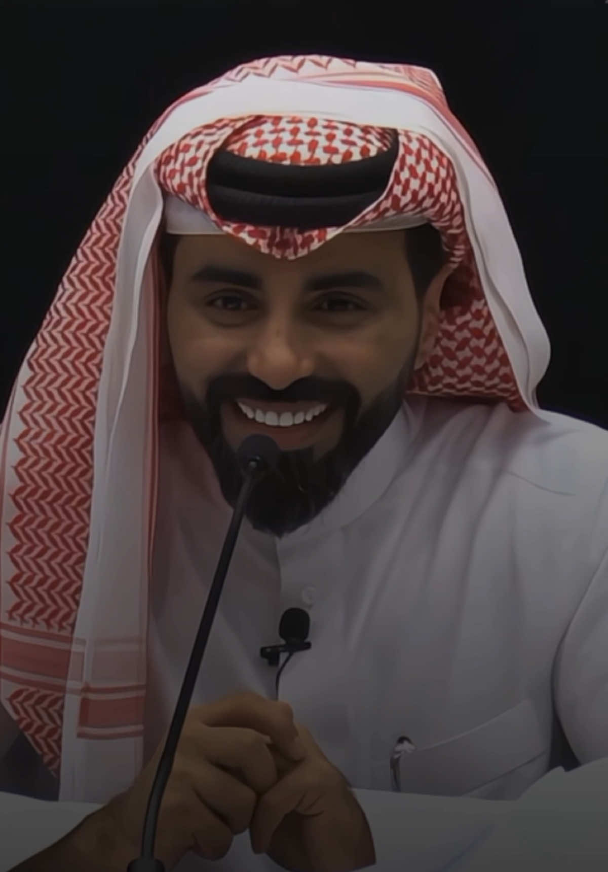 A post by @nasser_alwobair on TikTok caption: أنجبرت أكون قدامك ثقيييل  ولا انا من داخلي ميّت عليك ! #ناصر_الوبير  #fypシ゚ 