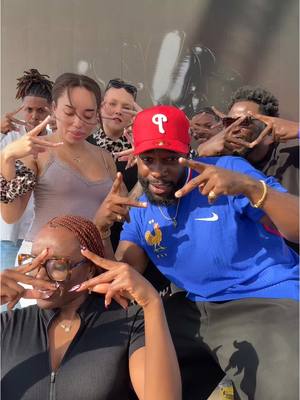 A post by @tayctok on TikTok caption: #MaLadyGuest : @Ambre @Daagirl @Silver Vice @777 @JerkyJessyOff @QUINCY 🕺🏾 & @Lulu dans la maison ! On enchaîne avec qui ?!