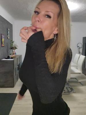 A post by @mrs_lady_smiths on TikTok caption: ...ohne Spass wäre es doch langweilig 🫶🫶 (insta,FB:mrs_lady_smiths) #conga #feelinggood #fyp #crazy #justme #einfachich #foryouu #goodvibes #foryoupage❤️❤️ #banger #gutelaune #spass 