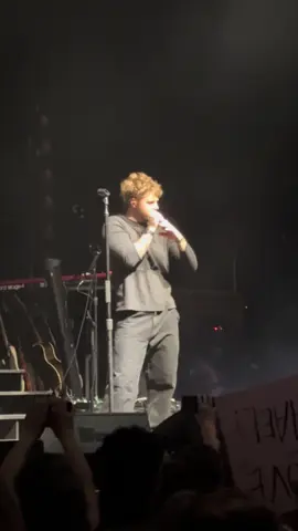 A post by @hannahballavance on TikTok caption: Alex Warren in MN did not disappoint! #alexwarren #alexandkouvr #alexwarrenmn 