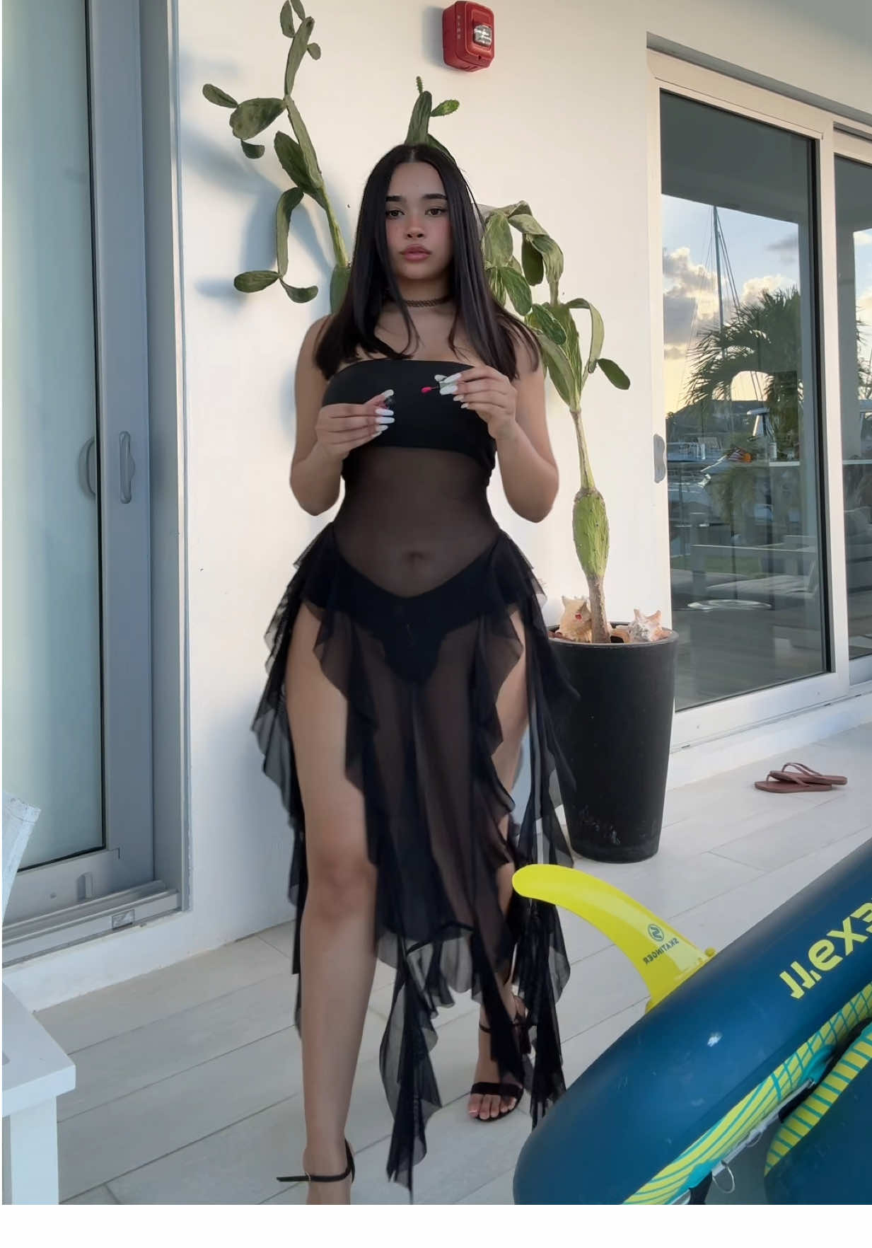 A post by @lelasohna on TikTok caption: 🖤