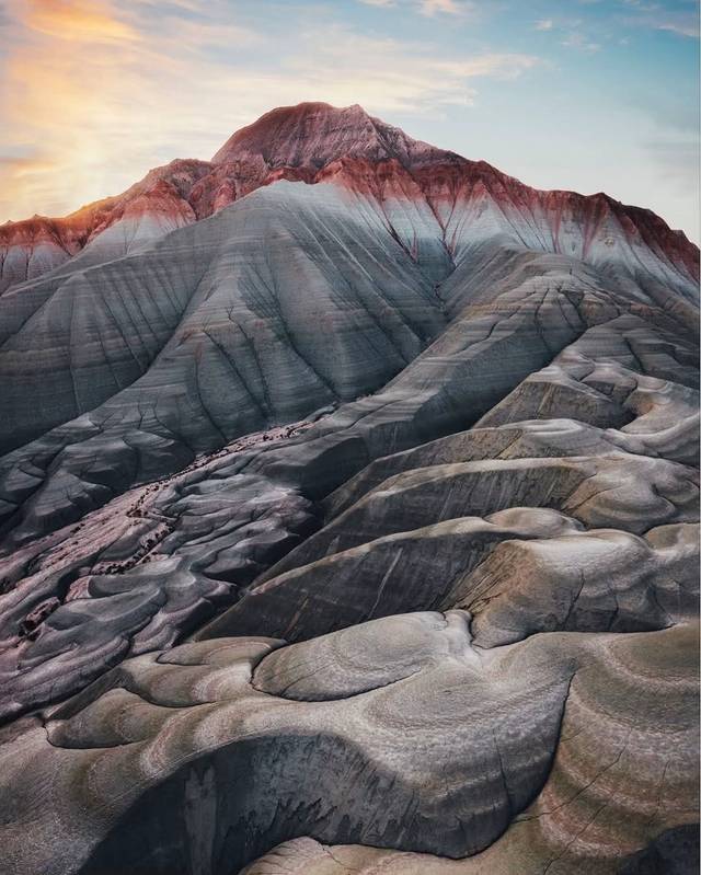 A post by @anm_tiktok_1 on TikTok caption: Doğasıyla büyüleyen, tarihiyle etkileyen bir ilçe keşfetmeye hazır mısın? 🏞️🕍 📍190’dan fazla kuş türüne ev sahipliği yapan Nallıhan Kuş Cenneti, 🌊 Şelaleleriyle huzur veren Hoşebe ve Ilıca, ⛪ Taptuk Emre Türbesi ve Juliopolis Antik Kenti ile tarih dolu bir yolculuk… 🚗 Ankara’ya sadece 2 saat uzaklıkta! ⠀ 📸 Bu saklı güzelliği keşfetmek isteyenler için detaylar videoda! #nallıhan #ankaragezilecekyerler #keşfet #türkiyeningüzellikleri #doğatutkusu #tarihiyerler #tiktoktravel #gezgintürk