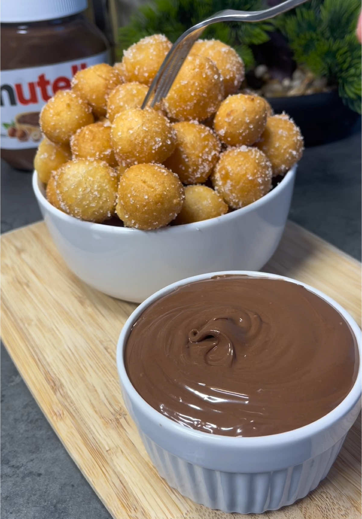 A post by @malcomsfood2 on TikTok caption: Beignet au nutella hyper facile 🍫 #beignet #recettefacile #recette #cuisine #humour #pourtoi #food #foodie #nutella #dessert #desserts #recipe #easyrecipe 