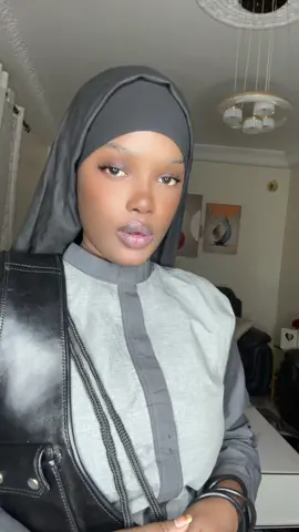 A post by @yayedaroukawsara on TikTok caption: 🩶🖤✨#pourtoi #mouride #bayefall 