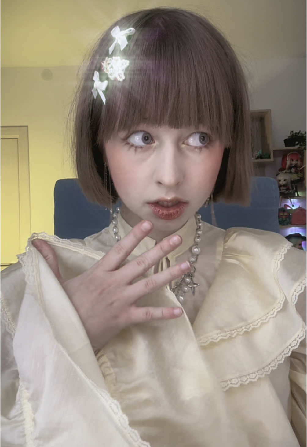 A post by @endomarf on TikTok caption: Today I decided to be a little bit gorgeous #makeuptutorial #makeup #grwm #fashion #outfit 