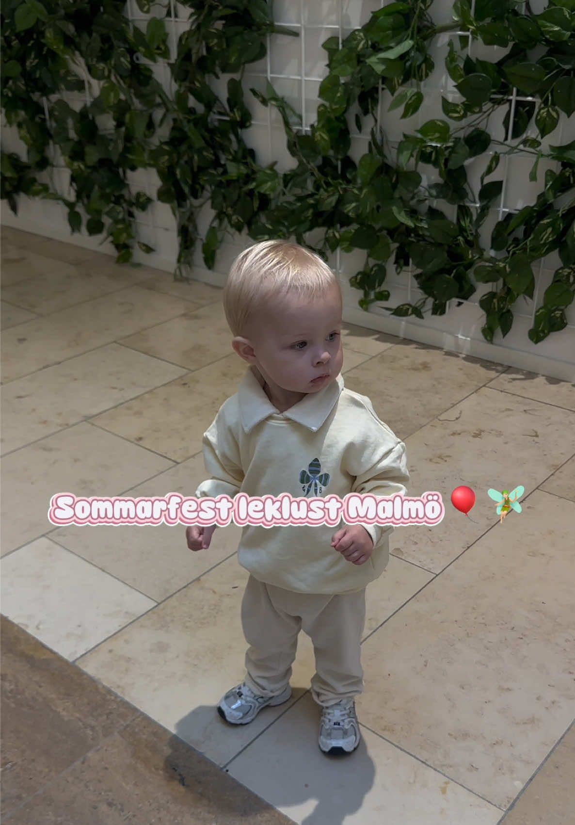 A post by @nattid on TikTok caption: Leksaker är så fruktansvärt dyrt och att kunna köpa leksaker nya såhär till så bra priser är så kul!!🎈💗 Frans uppskattade verkligen denna dagen också 🌼😍