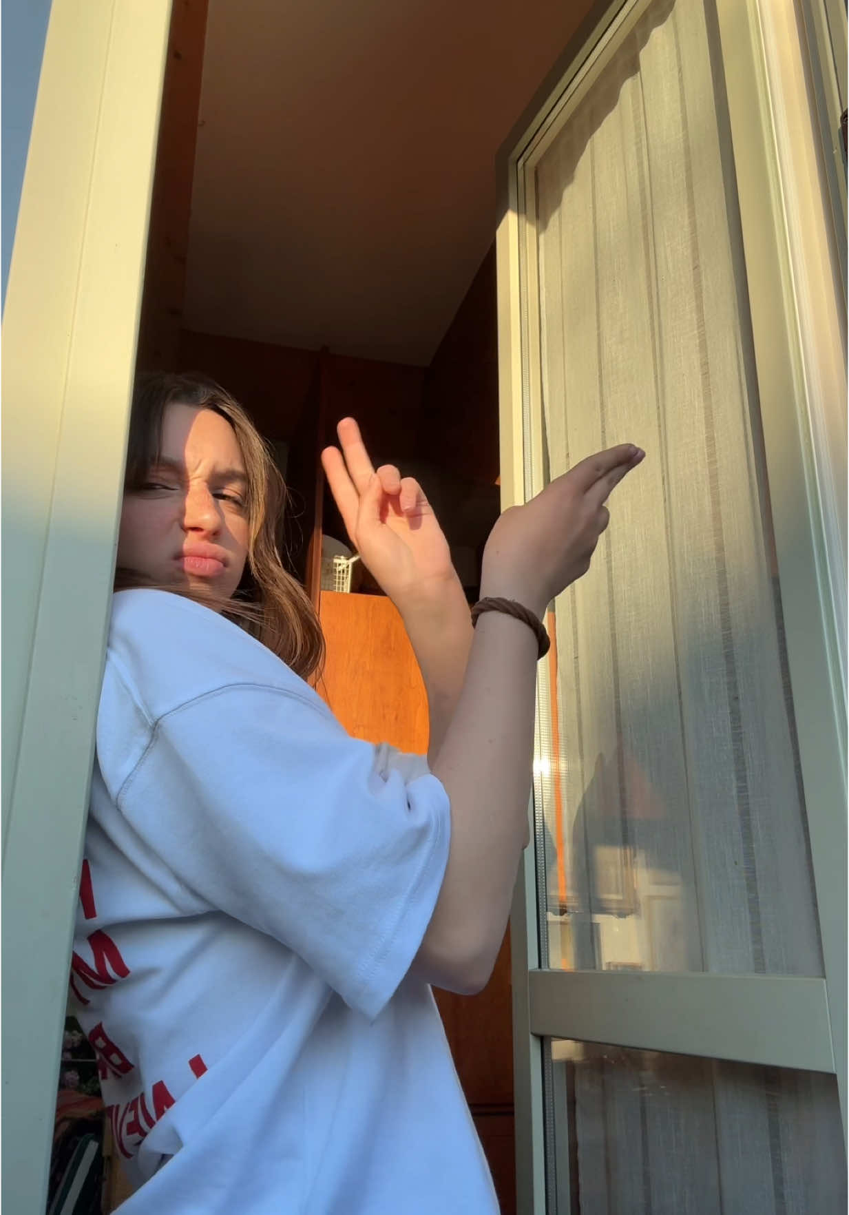 A post by @sarah.toscano on TikTok caption: si, ho una macchia sulla maglietta