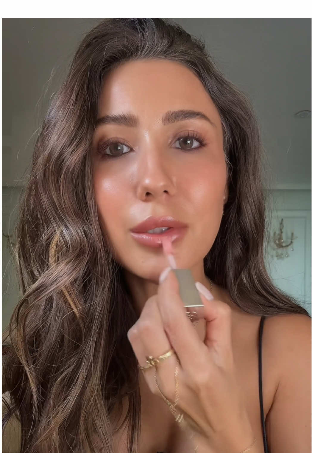 A post by @goozdeyle on TikTok caption: Kızlar gecesine beraber hazırlanalım ✨ #summermakeuplook reklam ✨cliniqueturkiye  moisture surge active glow serum ✨saiebeauty glowy super gel sunglow ✨makeupbymario softsculpt medium ✨armanibeauty luminous silk foundation 5,5 ✨hourglasscosmetics waterproof gel eyeliner voyeur ✨makeupbymario master mattes palette ✨heroin make up long and curl mascara ✨chanelofficial baume essentials transparent ✨charlottetilbury pillow talk lip&cheek glow colour of passion ✨charlottetilbury magic vanish medium  ✨maccosmetics whirl lip liner charlottetilbury flawless finish powder medium ✨urbandecaycosmetics all nighter setting spray ✨fentybeauty gloss bomb fussy ✨matierepremiereparfums vanilla powder